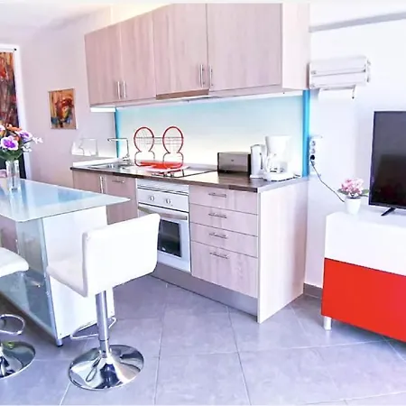 Paradise Court Ocean View Wi-Fi Free Διαμέρισμα *